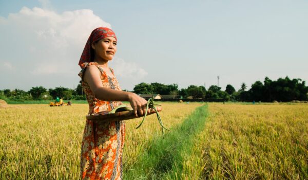 Il commercio equo contribuisce a migliorare le condizioni di vita delle contadine e dei contadini in molti settori.